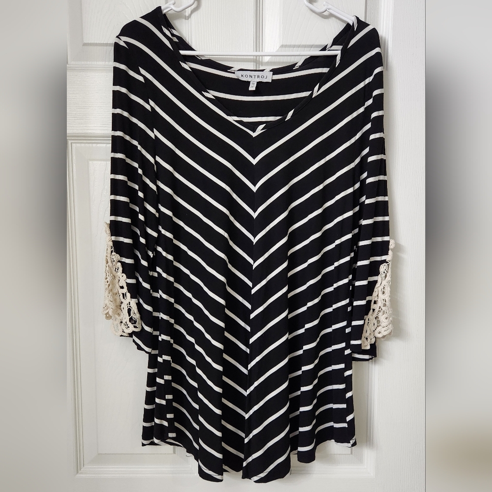 Monteau Chevron Striped Top with Lace Accents